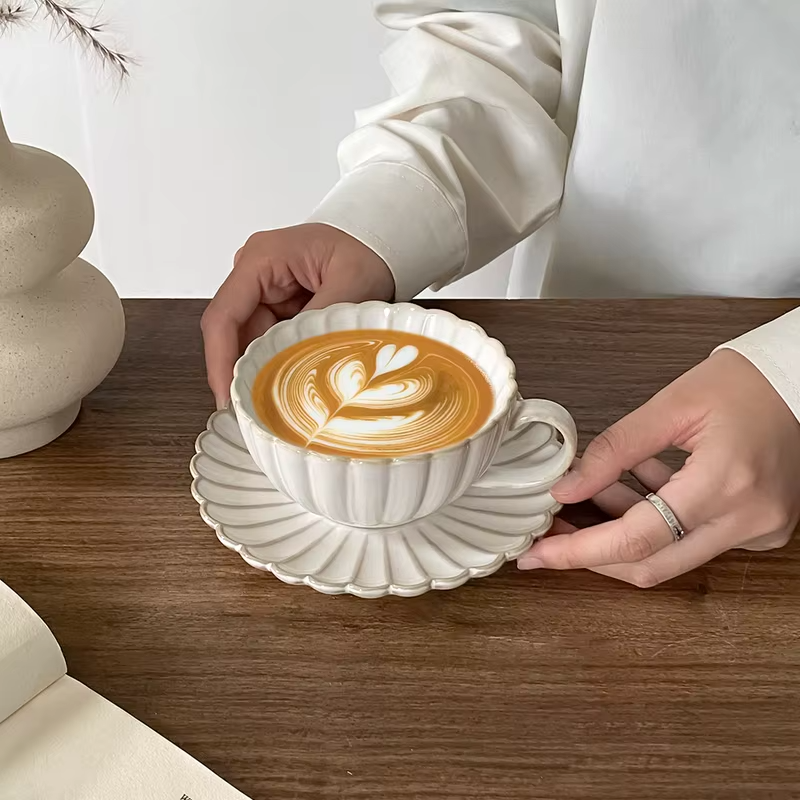 1 Set of 250ml Shell-Shaped Coffee Cup and Saucer Set, Vintage Japanese-Style Ceramic Coffee Cup and Saucer, Suitable for Home Decoration, Daily Household Use, Breakfast Bread Milk Cup and Saucer, Afternoon Tea Coffee, Latte Art Cup, Gift-Giving