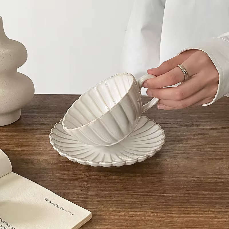 1 Set of 250ml Shell-Shaped Coffee Cup and Saucer Set, Vintage Japanese-Style Ceramic Coffee Cup and Saucer, Suitable for Home Decoration, Daily Household Use, Breakfast Bread Milk Cup and Saucer, Afternoon Tea Coffee, Latte Art Cup, Gift-Giving