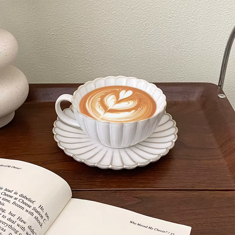 1 Set of 250ml Shell-Shaped Coffee Cup and Saucer Set, Vintage Japanese-Style Ceramic Coffee Cup and Saucer, Suitable for Home Decoration, Daily Household Use, Breakfast Bread Milk Cup and Saucer, Afternoon Tea Coffee, Latte Art Cup, Gift-Giving