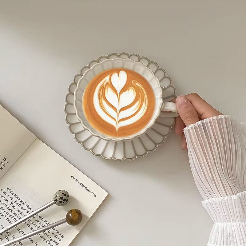 1 Set of 250ml Shell-Shaped Coffee Cup and Saucer Set, Vintage Japanese-Style Ceramic Coffee Cup and Saucer, Suitable for Home Decoration, Daily Household Use, Breakfast Bread Milk Cup and Saucer, Afternoon Tea Coffee, Latte Art Cup, Gift-Giving