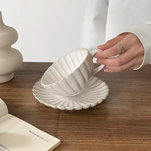 1 Set of 250ml Shell-Shaped Coffee Cup and Saucer Set, Vintage Japanese-Style Ceramic Coffee Cup and Saucer, Suitable for Home Decoration, Daily Household Use, Breakfast Bread Milk Cup and Saucer, Afternoon Tea Coffee, Latte Art Cup, Gift-Giving